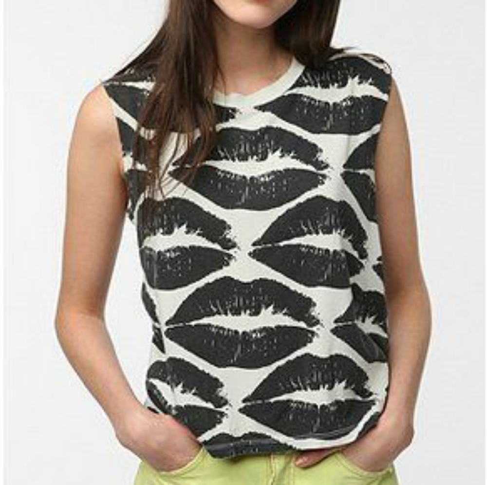 🛍CLOSING SALE🛍Truly Madly Deeply Lip Muscle Tee 